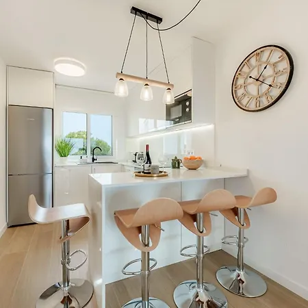 Luxury Sea View Apartment *